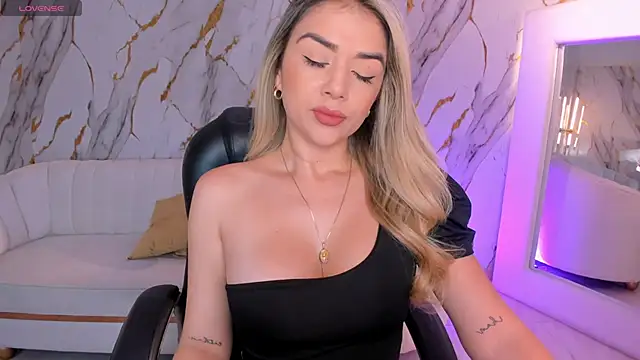 Snapshot of ChloePreston_ chatting on February 12, 2026, 11:43 am ChloePreston online show from February 12, 2026, 11:43 am