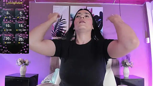 BellaClaiir online show from November 1, 2025, 2:33 pm