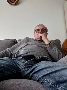 Snapshot of Bretoncool chatting on March 8, 2025, 4:06 pm Bretoncool online show from March 8, 2025, 4:06 pm