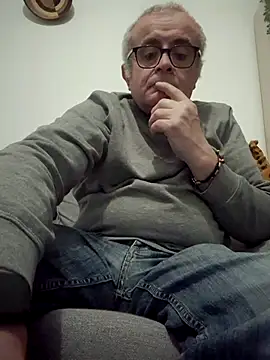 Snapshot of Bretoncool chatting on March 6, 2025, 5:14 am Bretoncool online show from March 6, 2025, 5:14 am