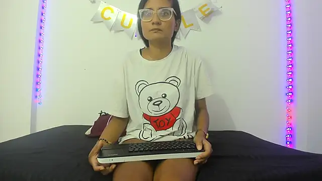 Snapshot of valentina_lov chatting on February 25, 2025, 12:05 pm valentina lov online show from February 25, 2025, 12:05 pm