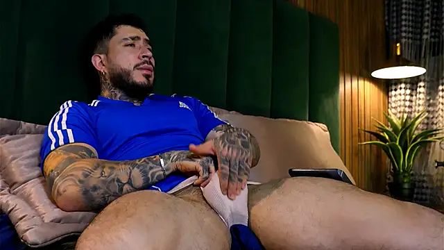 LeoSalvatore  online show from March 12, 2025, 2:41 am