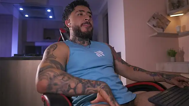 LeoSalvatore  online show from October 27, 2025, 12:33 am