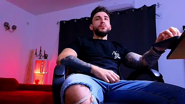 MightyAaron66 online show from December 1, 2025, 4:57 am