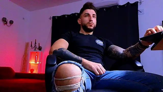 MightyAaron66 online show from November 7, 2025, 3:44 am