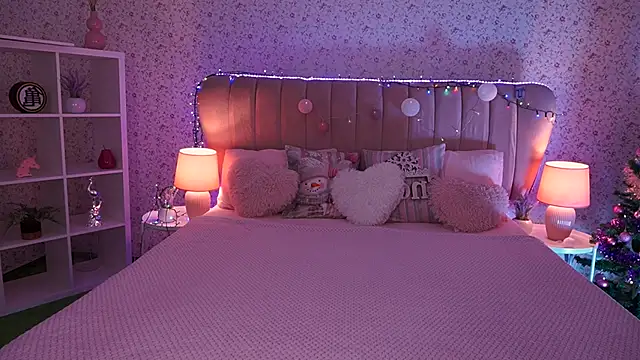 KiraRoxx online show from December 21, 2025, 10:54 pm