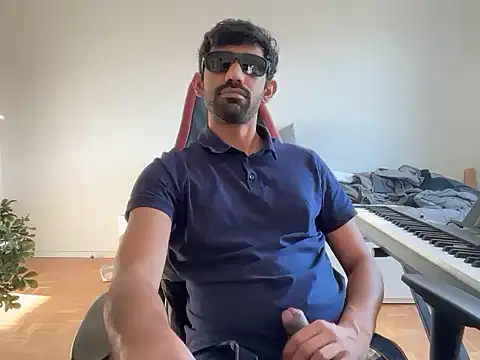 Snapshot of dominanthubby chatting on April 25, 2026, 4:37 pm dominanthubby online show from April 25, 2026, 4:37 pm
