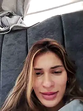 Snapshot of cuteluci_ chatting on February 19, 2025, 3:27 pm cuteluci online show from February 19, 2025, 3:27 pm
