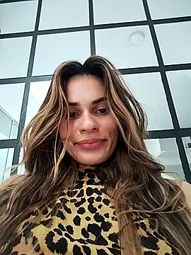 Snapshot of cuteluci_ chatting on March 21, 2025, 5:23 pm cuteluci online show from March 21, 2025, 5:23 pm
