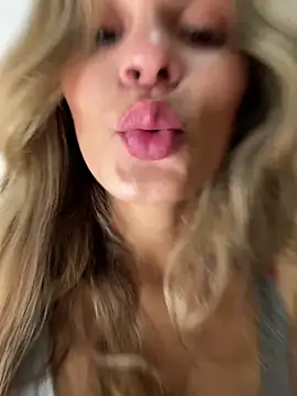 cuteluci  online show from March 31, 2026, 12:23 am