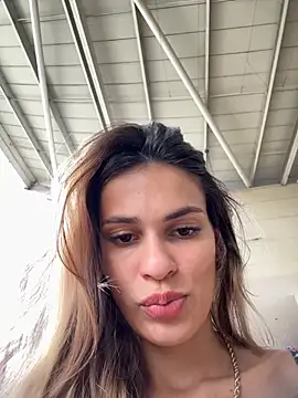 Snapshot of cuteluci_ chatting on September 25, 2025, 7:42 pm cuteluci online show from September 25, 2025, 7:42 pm