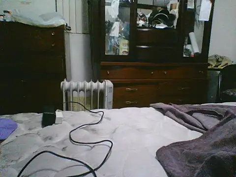 Emilylyn2501 online show from October 19, 2025, 12:02 am