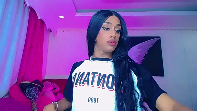 Snapshot of NahomiCamper chatting on November 19, 2025, 2:33 am NahomiCamper online show from November 19, 2025, 2:33 am