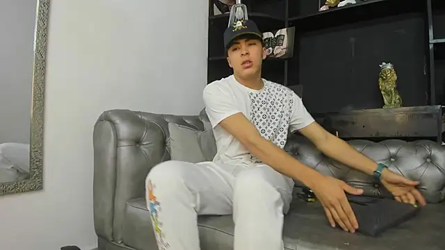 Snapshot of HeellBoy_ chatting on October 10, 2025, 7:58 pm HeellBoy online show from October 10, 2025, 7:58 pm