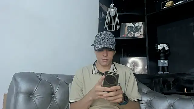 HeellBoy  online show from November 16, 2025, 2:27 am