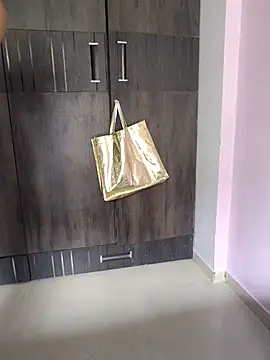 samitasharma online show from November 14, 2025, 4:05 am