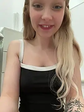 Snapshot of Baby_Tiny chatting on February 1, 2025, 11:06 pm Baby Tiny online show from February 1, 2025, 11:06 pm