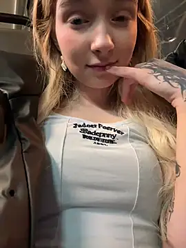 Snapshot of Baby_Tiny chatting on January 29, 2025, 5:35 pm Baby Tiny online show from January 29, 2025, 5:35 pm