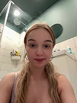 Snapshot of Baby_Tiny chatting on January 3, 2025, 8:32 pm Baby Tiny online show from January 3, 2025, 8:32 pm