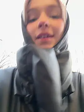 Snapshot of Baby_Tiny chatting on January 26, 2025, 1:15 pm Baby Tiny online show from January 26, 2025, 1:15 pm