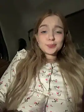 Snapshot of Baby_Tiny chatting on January 2, 2025, 9:28 pm Baby Tiny online show from January 2, 2025, 9:28 pm