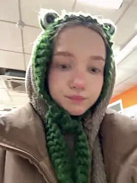 Snapshot of Baby_Tiny chatting on March 22, 2025, 6:58 pm Baby Tiny online show from March 22, 2025, 6:58 pm
