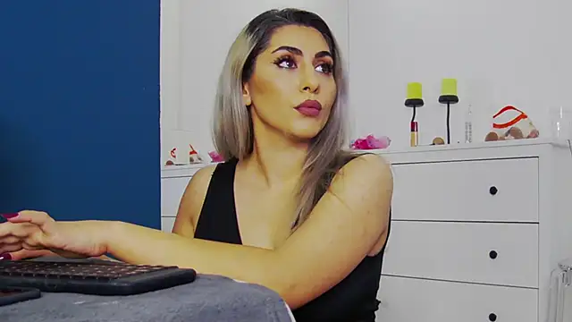 Snapshot of CelineMeyerr chatting on November 5, 2025, 6:27 am CelineMeyerr online show from November 5, 2025, 6:27 am