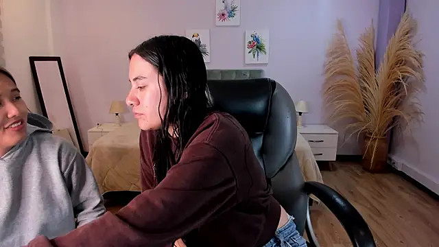 Snapshot of Icysweetcam chatting on November 28, 2025, 10:37 am Icysweetcam online show from November 28, 2025, 10:37 am