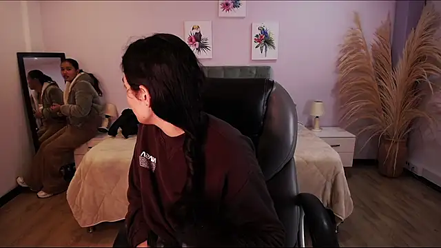 Snapshot of Icysweetcam chatting on November 29, 2025, 10:37 am Icysweetcam online show from November 29, 2025, 10:37 am