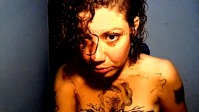 Submersidollx online show from April 22, 2026, 8:59 pm