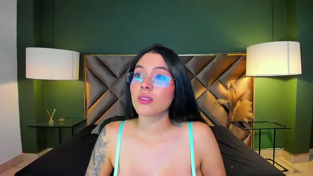 Snapshot of Mia_Elowen chatting on October 3, 2025, 9:27 pm Mia Elowen online show from October 3, 2025, 9:27 pm