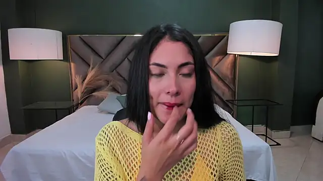 Snapshot of Mia_Elowen chatting on March 7, 2025, 9:06 pm Mia Elowen online show from March 7, 2025, 9:06 pm