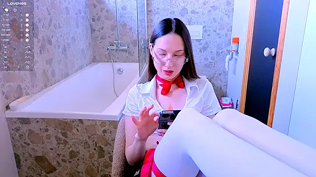 dorafisher01 online show from October 19, 2025, 9:34 am