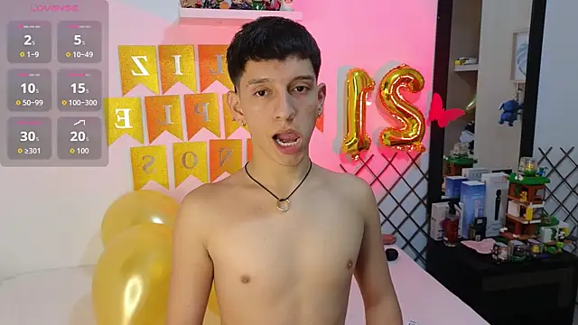 milky  boy  online show from December 3, 2025, 4:02 am