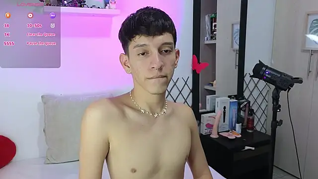 milky  boy  online show from March 7, 2025, 3:51 am