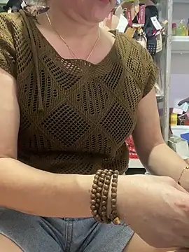 Snapshot of Cesywet chatting on October 8, 2025, 4:36 am Cesywet online show from October 8, 2025, 4:36 am