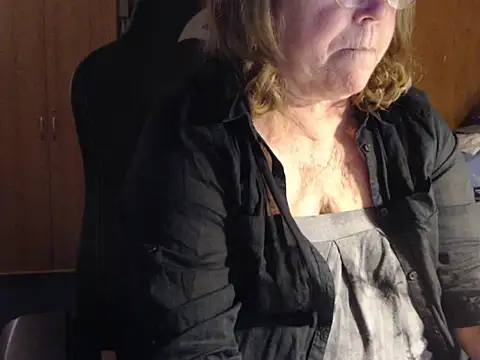 Snapshot of _sunshine__ chatting on February 4, 2025, 5:01 pm sunshine online show from February 4, 2025, 5:01 pm
