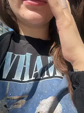 Elinatiranda online show from March 14, 2026, 1:06 pm