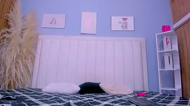 Paula-Brown1 online show from September 20, 2025, 1:38 pm