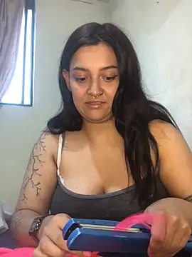 Snapshot of CORALINE_GREYM chatting on October 15, 2025, 10:40 pm CORALINE GREYM online show from October 15, 2025, 10:40 pm