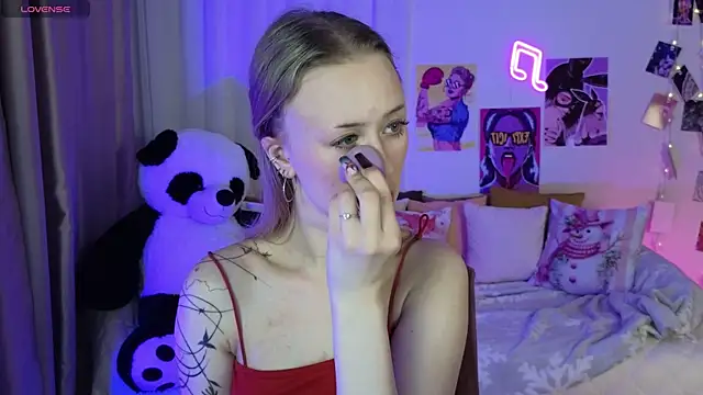 SashaBrooks online show from December 21, 2025, 2:08 pm