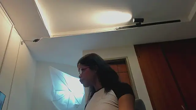 Snapshot of evelyn_wine chatting on October 11, 2025, 1:01 pm evelyn wine online show from October 11, 2025, 1:01 pm