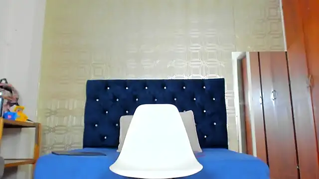 Snapshot of evelyn_wine chatting on March 22, 2025, 10:26 pm evelyn wine online show from March 22, 2025, 10:26 pm