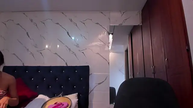 Snapshot of evelyn_wine chatting on October 2, 2025, 8:01 pm evelyn wine online show from October 2, 2025, 8:01 pm