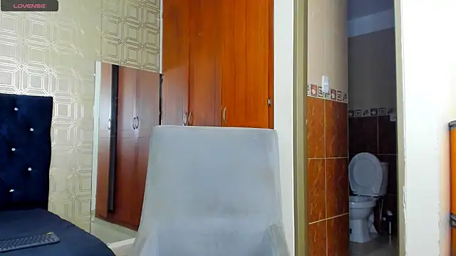 Snapshot of evelyn_wine chatting on March 10, 2025, 8:34 pm evelyn wine online show from March 10, 2025, 8:34 pm