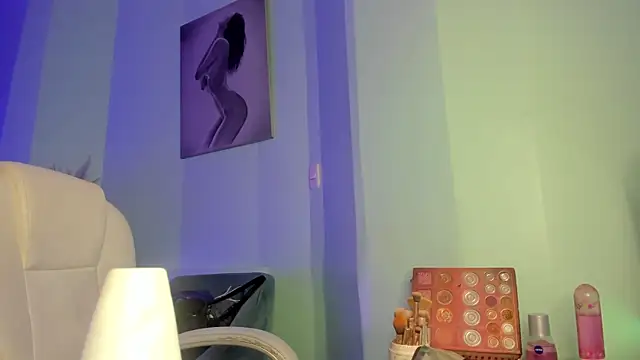 TinaJonnes  online show from October 11, 2025, 5:30 am