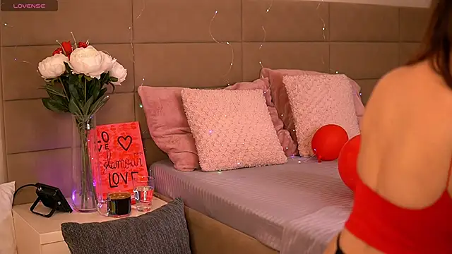 Snapshot of KyraCase chatting on February 20, 2026, 6:54 pm KyraCase online show from February 20, 2026, 6:54 pm