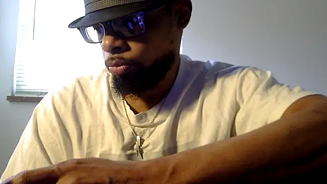 Snapshot of WhiskeyWood_DuhGOD chatting on November 7, 2025, 5:39 pm WhiskeyWood DuhGOD online show from November 7, 2025, 5:39 pm