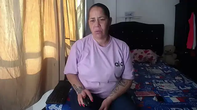 Snapshot of merryymaturee_ chatting on October 15, 2025, 1:19 pm merryymaturee online show from October 15, 2025, 1:19 pm