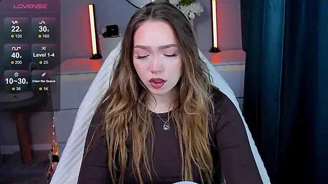 Snapshot of Evia_r0se chatting on October 11, 2025, 8:15 am Evia r0se online show from October 11, 2025, 8:15 am